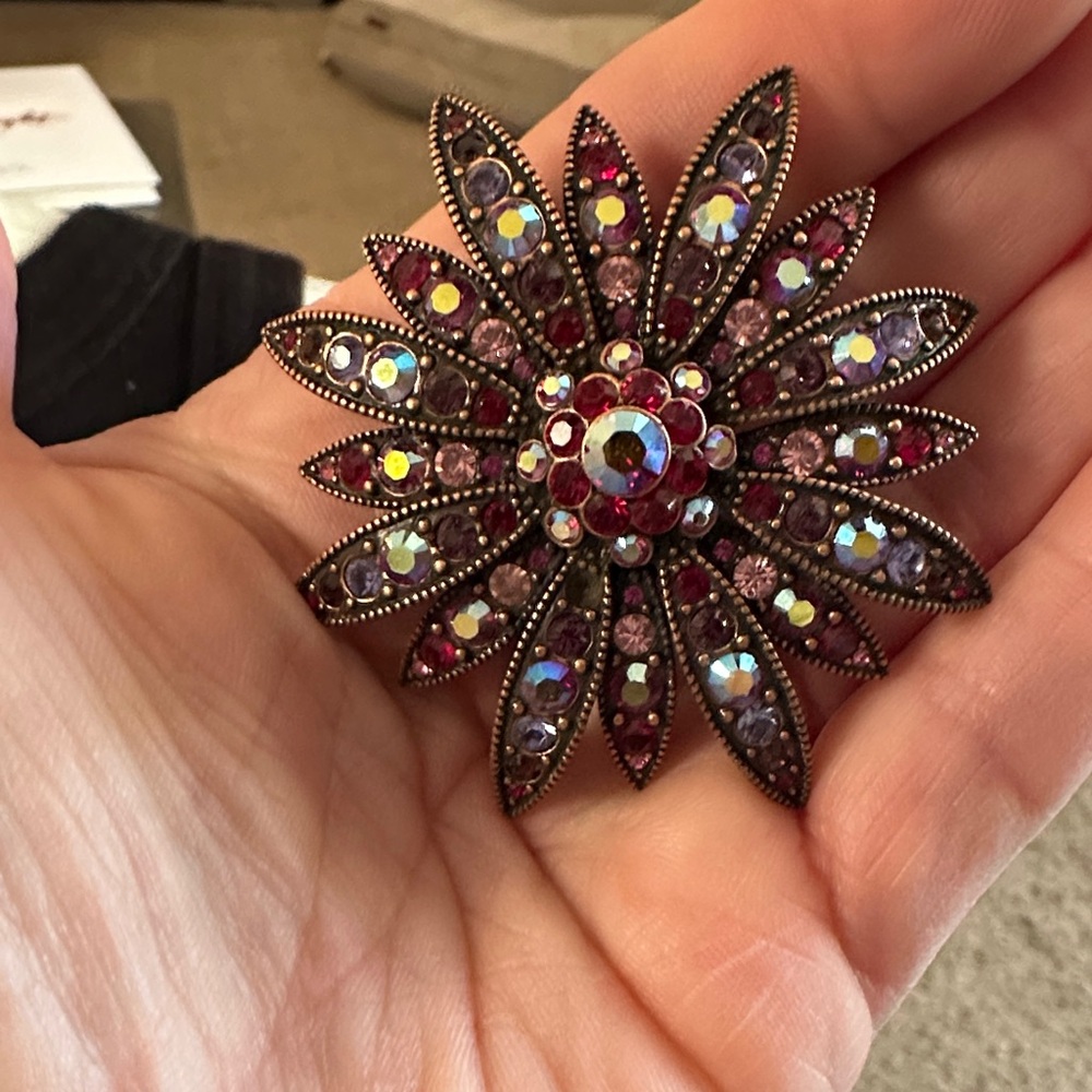 Elegant Floral Brooch with Multicolor Crystals
